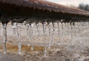 Metal-pipe-with-icicles