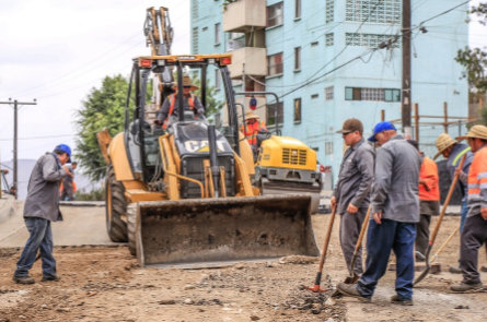 Construction crew working near an excavator on a site where hydrovac excavation may be used for safe digging.